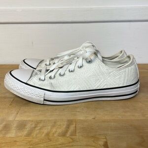 Converse All Star white textured/patterned lace up sneakers women’s size 8.5